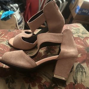 Size 7 pink suede heels.